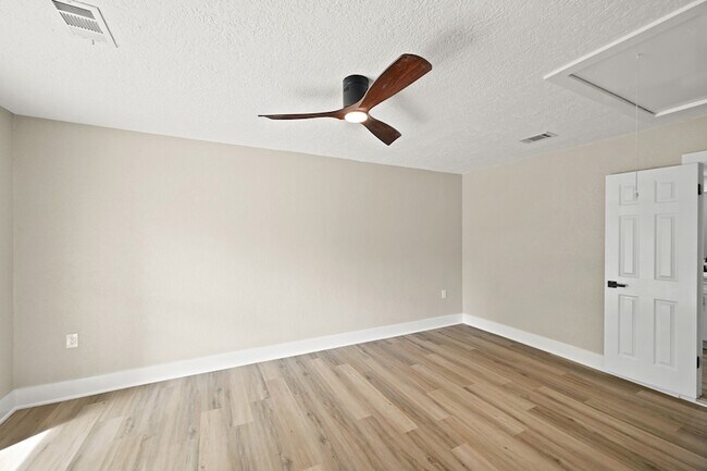 Building Photo - 10211 Glenmawr Dr