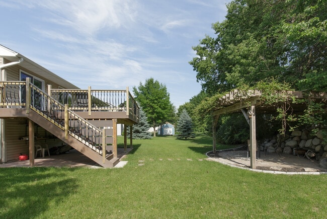 Building Photo - 22075 Red Oak Dr
