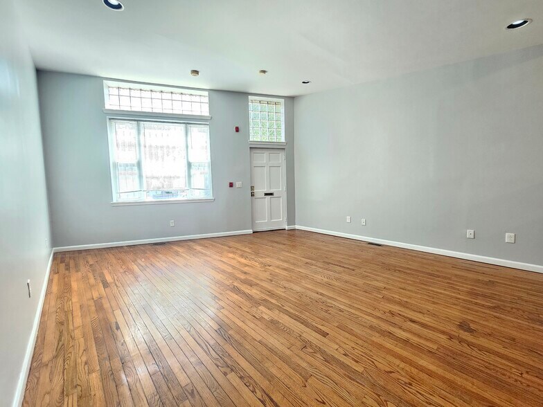 Building Photo - 930 E Passyunk Ave