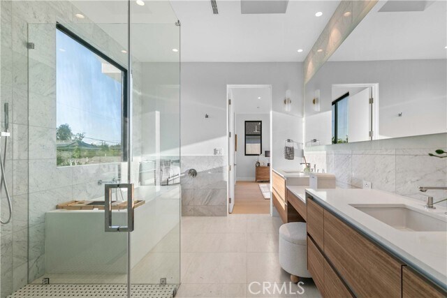 Building Photo - 4532 Katherine Ave