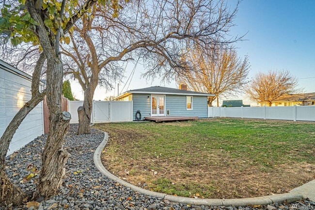 Building Photo - Updated Home W/ Detached Garage
