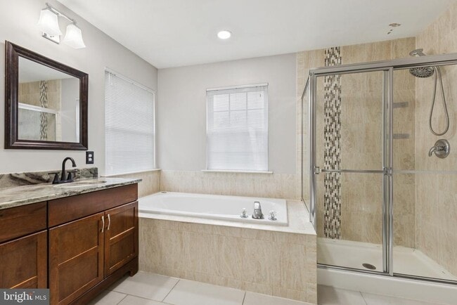 Building Photo - 10111 Tulip Tree Dr