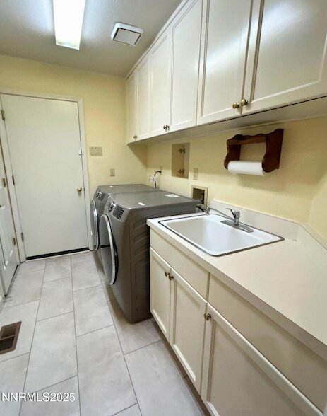 Building Photo - 6190 Carriage House Way