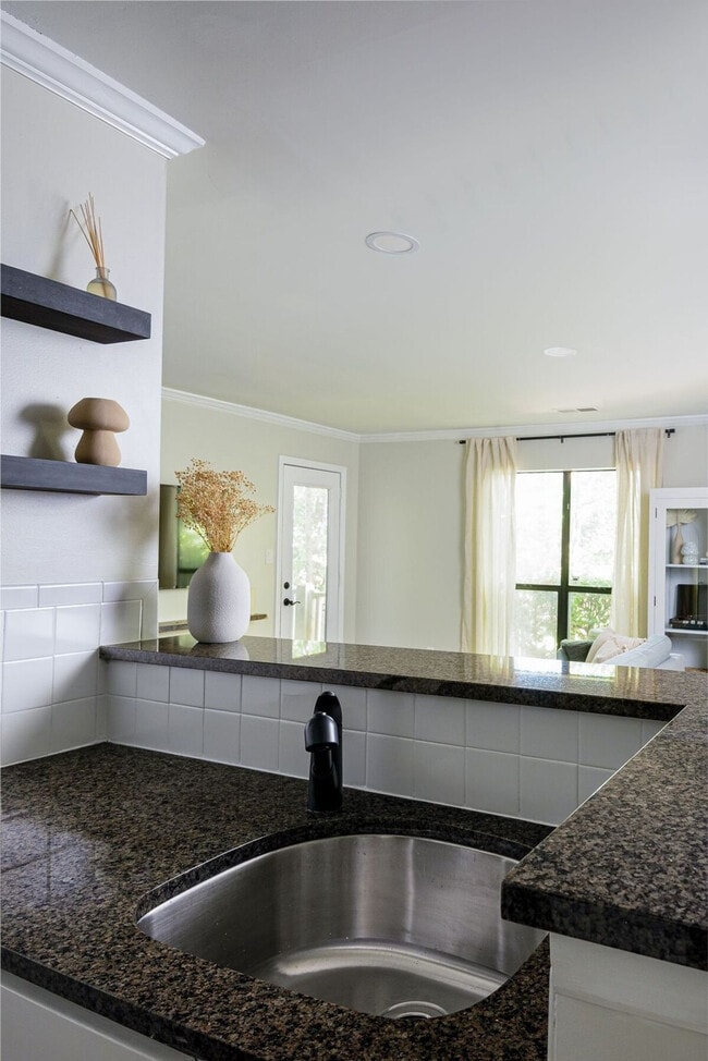 Building Photo - 2711 Randolph Rd