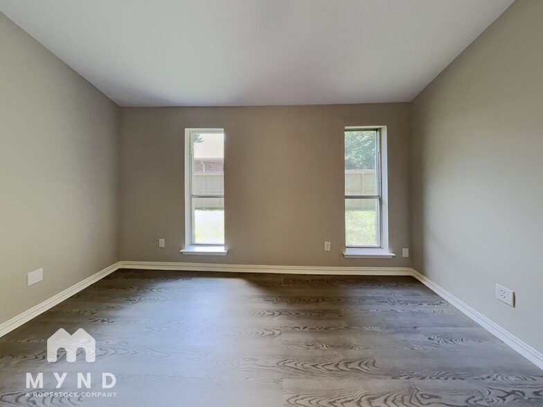 Building Photo - 10631 Plum Lake Dr