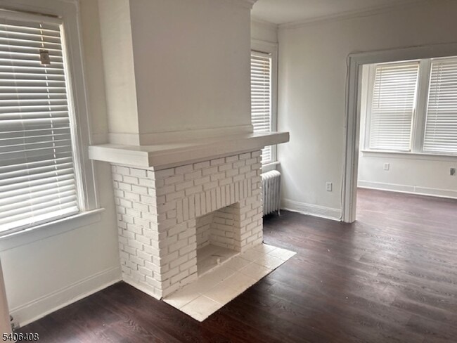 Building Photo - 185 Goldsmith Ave