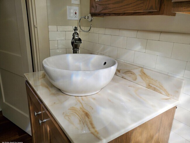 Building Photo - Beautifully Rehabbed Central Oakmont apart...