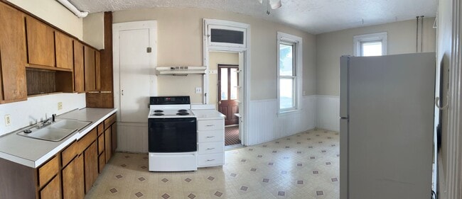 Building Photo - Duplex For Rent