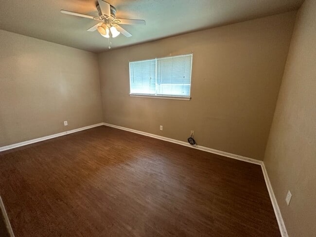 Building Photo - 3 Bed, 1 Bath Bossier Home