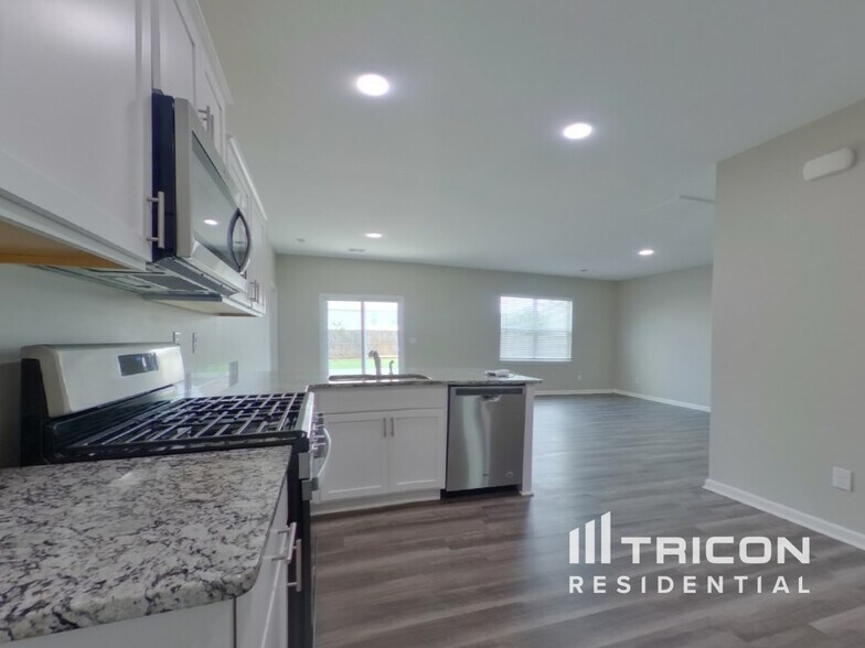 Building Photo - 210 Sweetgrass Ln