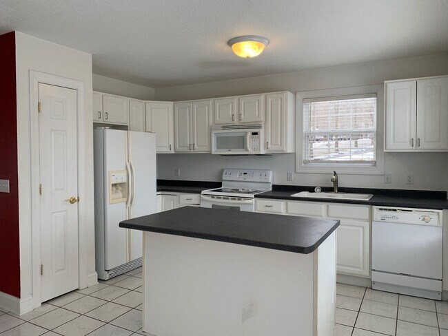 Building Photo - 190 Willow Oak Dr NW