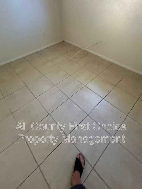 Building Photo - 916 Lake Palms Dr