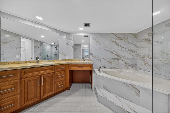 Building Photo - 3503 Oaks Way