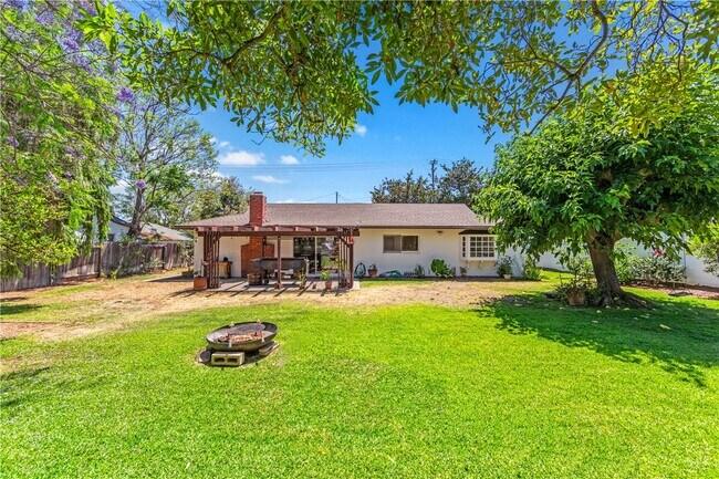 Building Photo - 1281 La Colina Dr