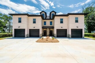 Building Photo - 1540 W Long