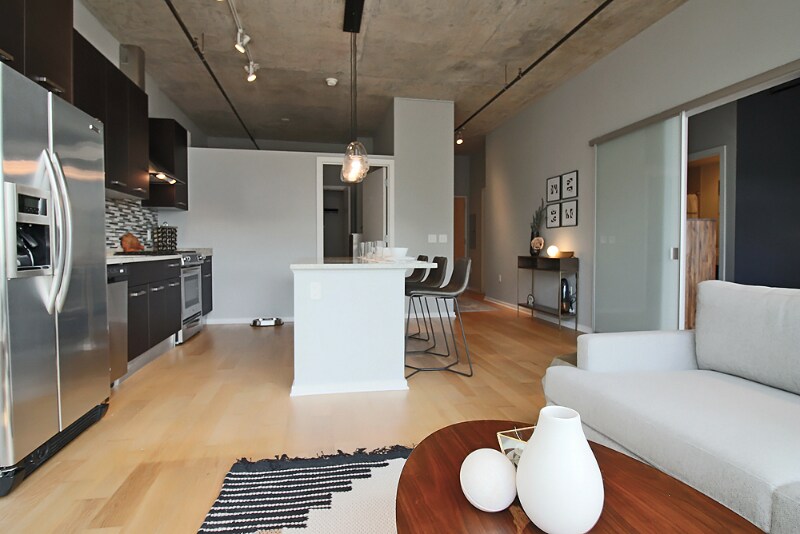 Building Photo - 146 W Roosevelt Rd