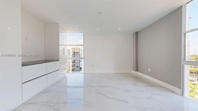 Building Photo - 3625 N Country Club Dr