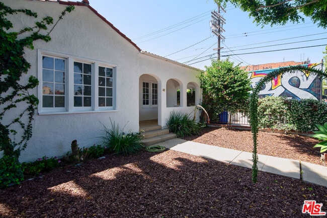Primary Photo - 641 N Martel Ave