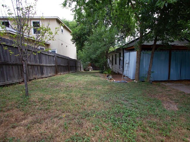 Building Photo - 1808 Maple Ave