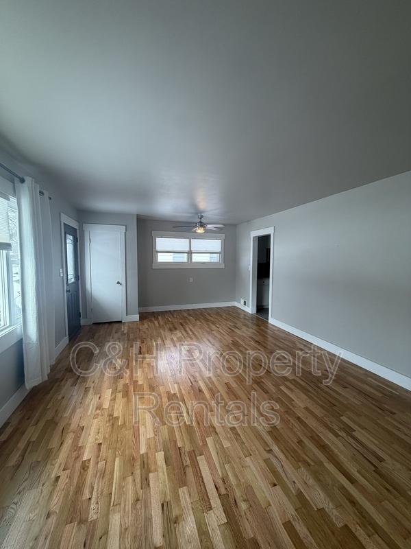 Building Photo - 1017 25th St W