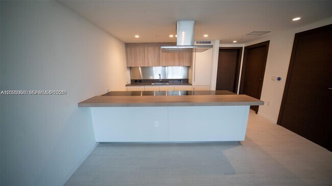 Building Photo - 1000 Brickell Plaza