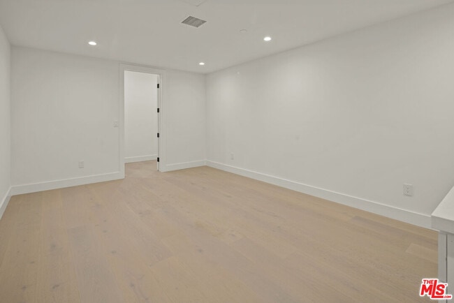 Building Photo - 306 S Anita Ave