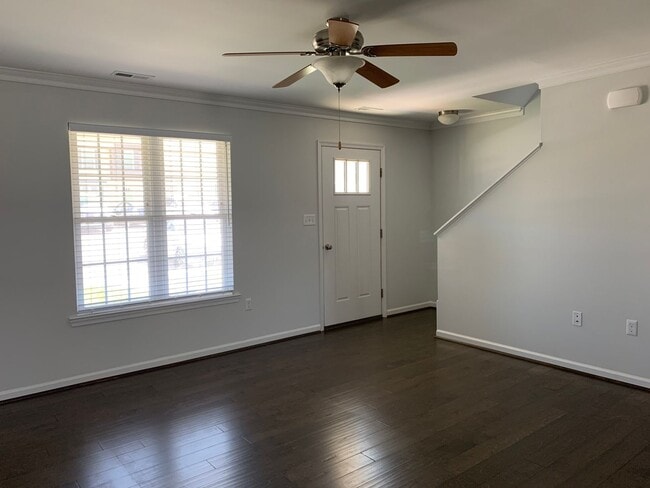 Building Photo - End Unit Townhome in Campbell County