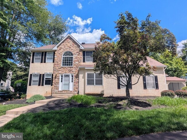 Building Photo - 114 Lenape Dr