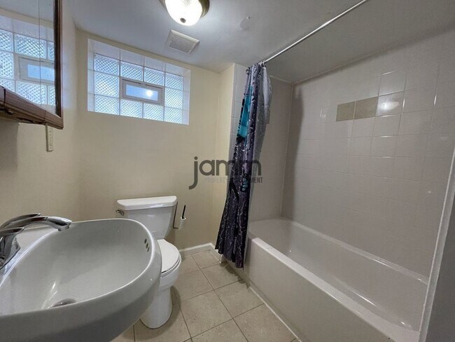 Building Photo - 5233 Anthony St