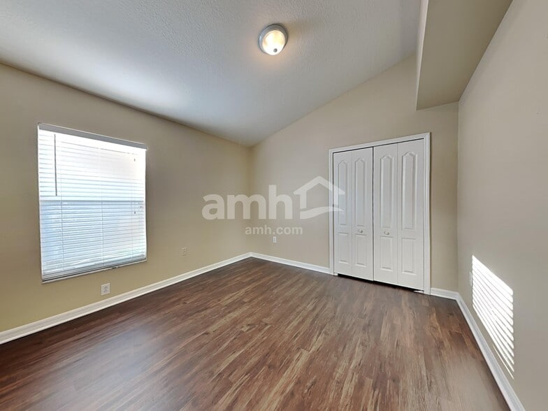 Building Photo - 12723 Lake Vista Dr