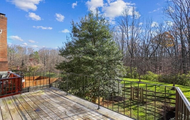 Building Photo - Fabulous 3BR/3.5BA Potomac Townhome, in In...