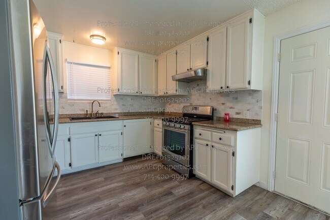 Building Photo - 519 N Daisy Ave