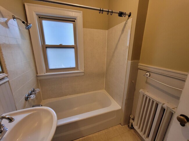 Building Photo - 2002 E 1st St