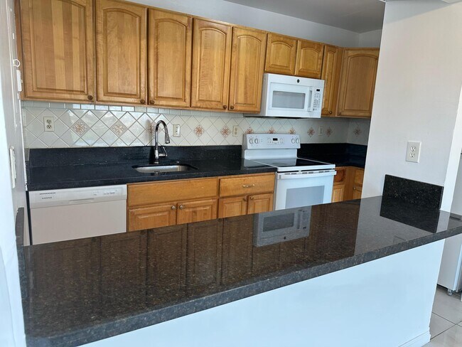 Building Photo - 505 S Pine Island Rd