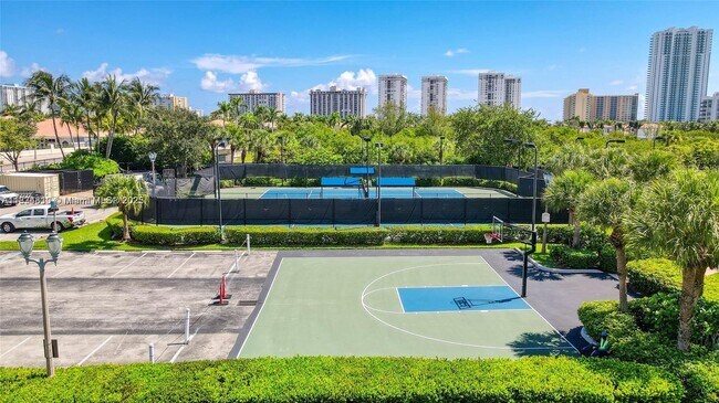 Building Photo - 1580 Shoreline Way