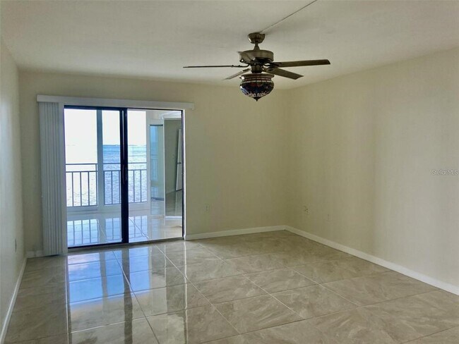 Building Photo - 6430 Sun Eagle Ln