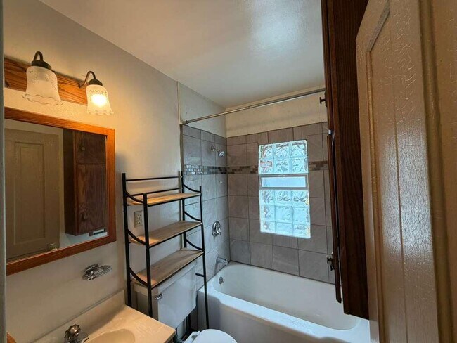Building Photo - 2404 W Lapham St