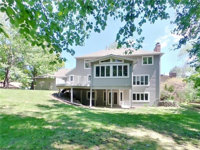 Building Photo - 5585 Rosewood Ln