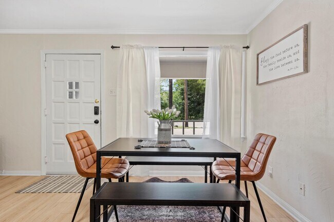 Building Photo - Updated Baylor Bubble Home