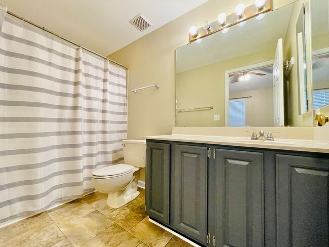 Building Photo - GORGEOUS TOWNHOUSE - MANASSAS