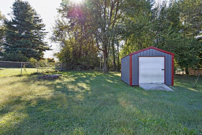 Building Photo - 211 N Mantle Ave