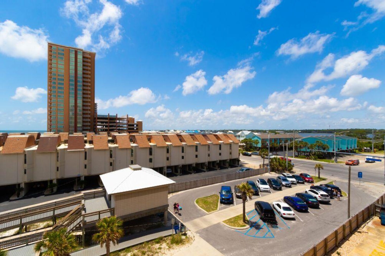 Building Photo - 633 W Beach Blvd