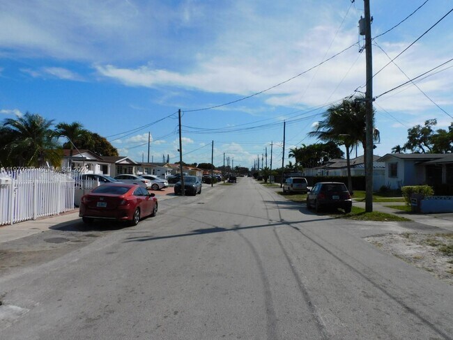 Building Photo - 620 NW 58th Ct