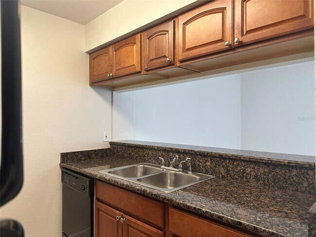 Building Photo - 5440 S MacDill Ave