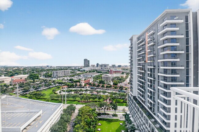 Building Photo - 300 S Australian Ave