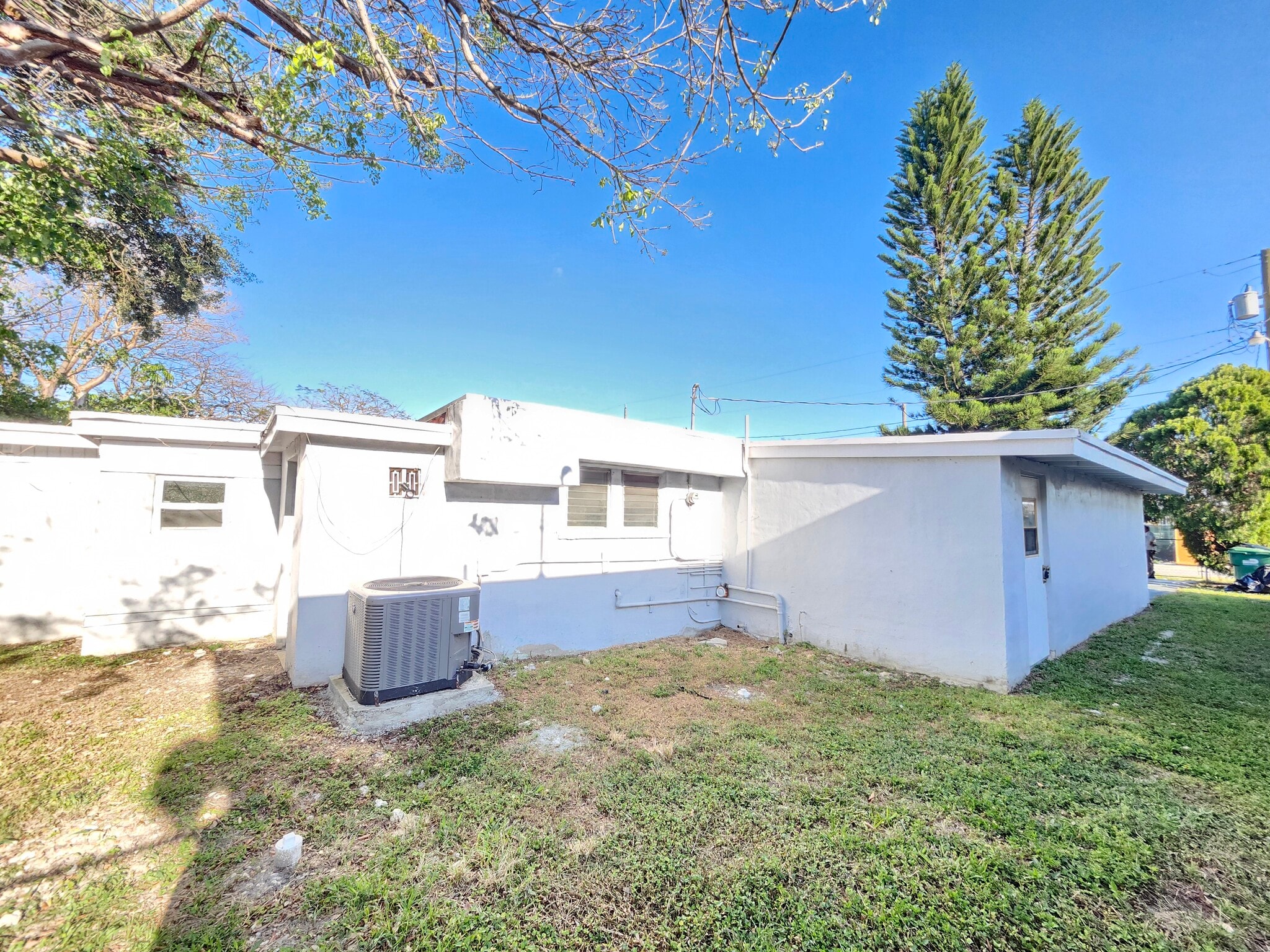 Building Photo - 8883 SW 126th Ter