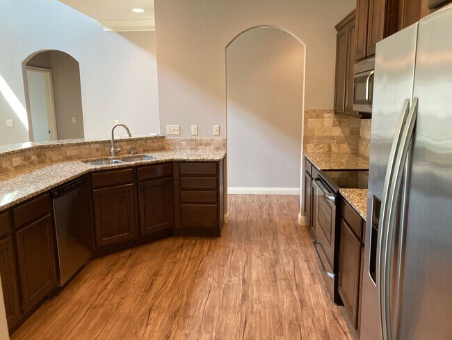 Building Photo - Bright 3BR Townhome with Bonus Room - Available NOW!