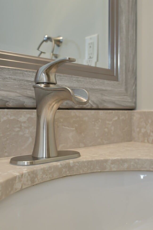 Building Photo - Brookhaven Condo