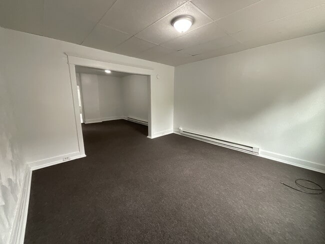 Building Photo - 626 S Queen St