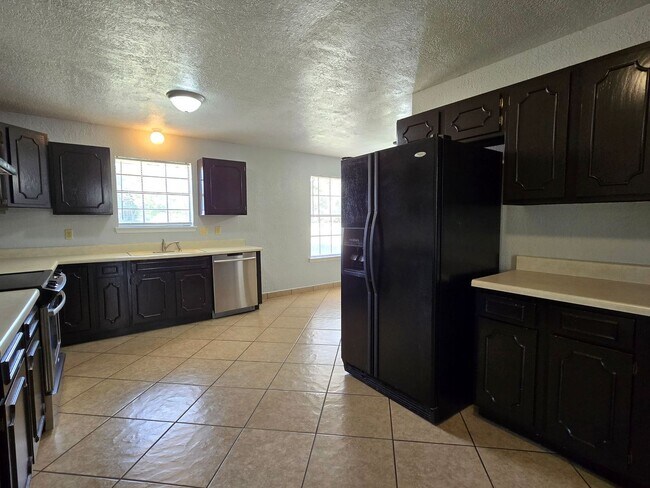 Building Photo - 230 Mighty Oak Ln